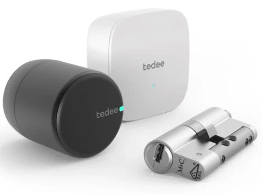 Cerradura inteligente Tedee PRO Black + Cilindro Bombillo Gerda Doble Embrague + Brigde Wi-Fi